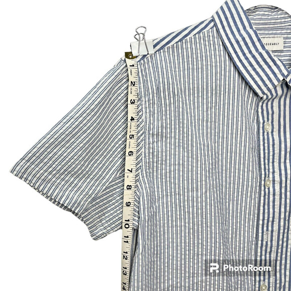 Free Assembly Mens Shirt Collared Button Down Seersucker Blue White Strip Cotton - Picture 6 of 10